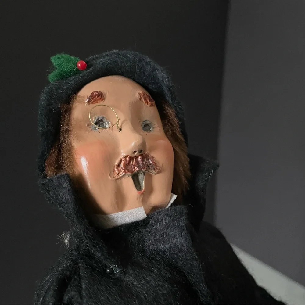 Holiday Shopper Man - Crabtree & Evelyn Caroler - Byer's Choice